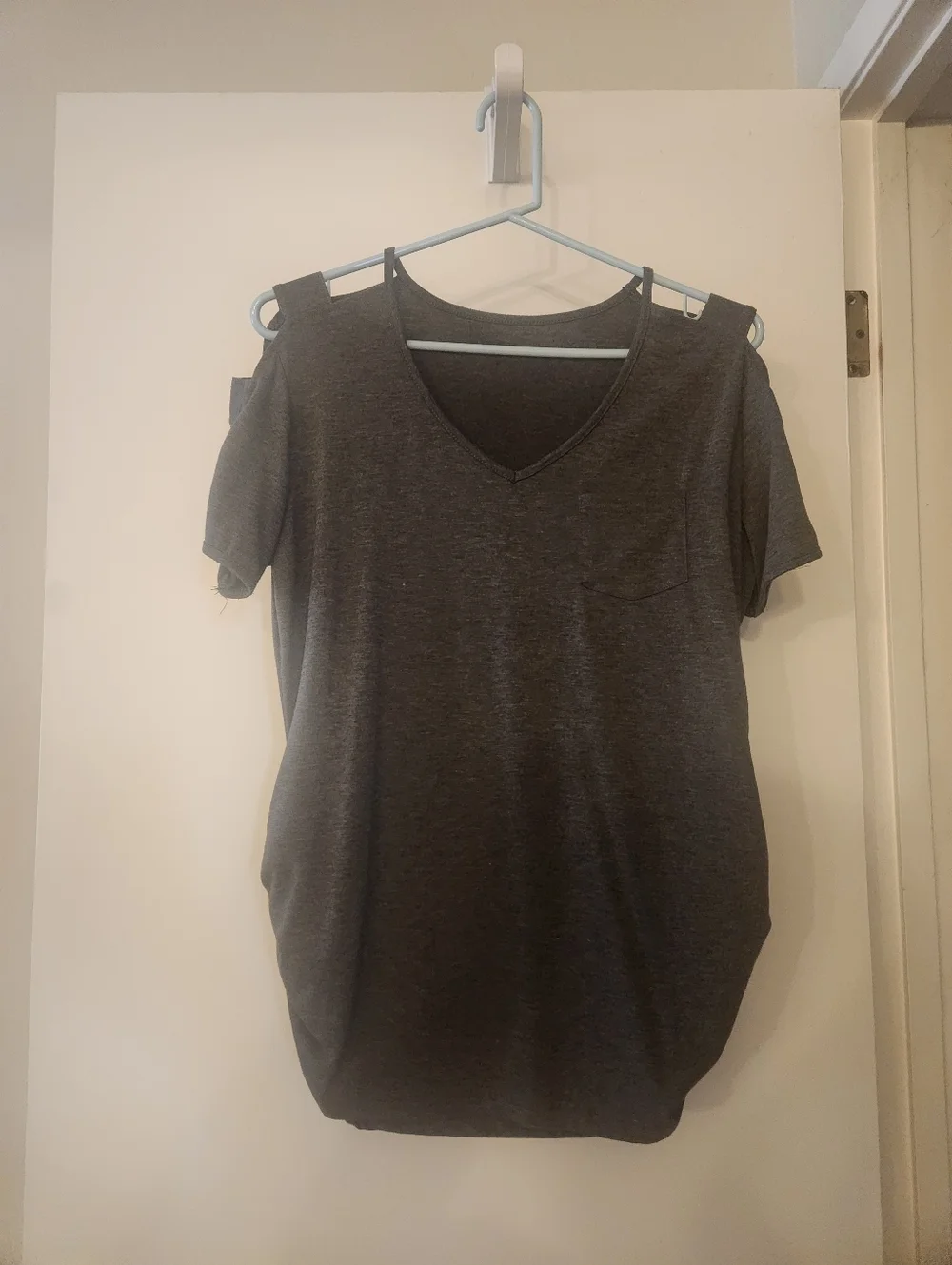 Source Unknown Charcoal Gray Cold-Shoulder V-Neck Top